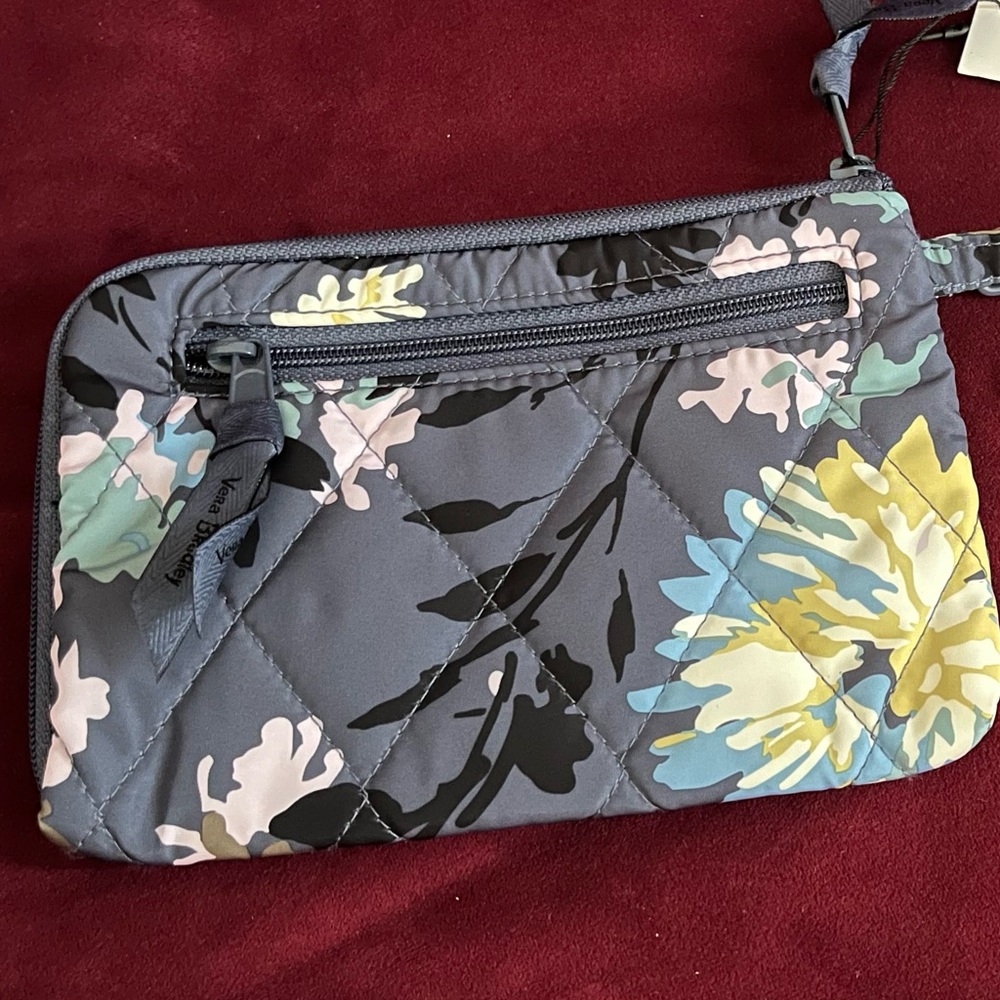 *NWT Vera Bradley Ultralight RFID slim wristlet “Chrysanthemum Crush”